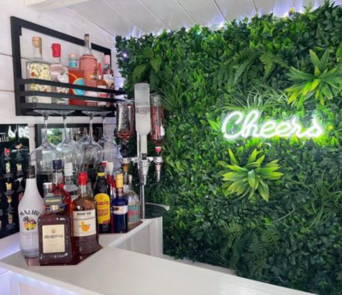  Industria HORECA: Cum Plantele Artificiale Transforma Spatiile de Ospitalitate in Oaze de Eleganta si Relaxare
