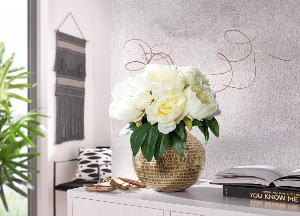 Transforma-ti apartamentul intr-o gradina colorata cu aceste flori de plastic