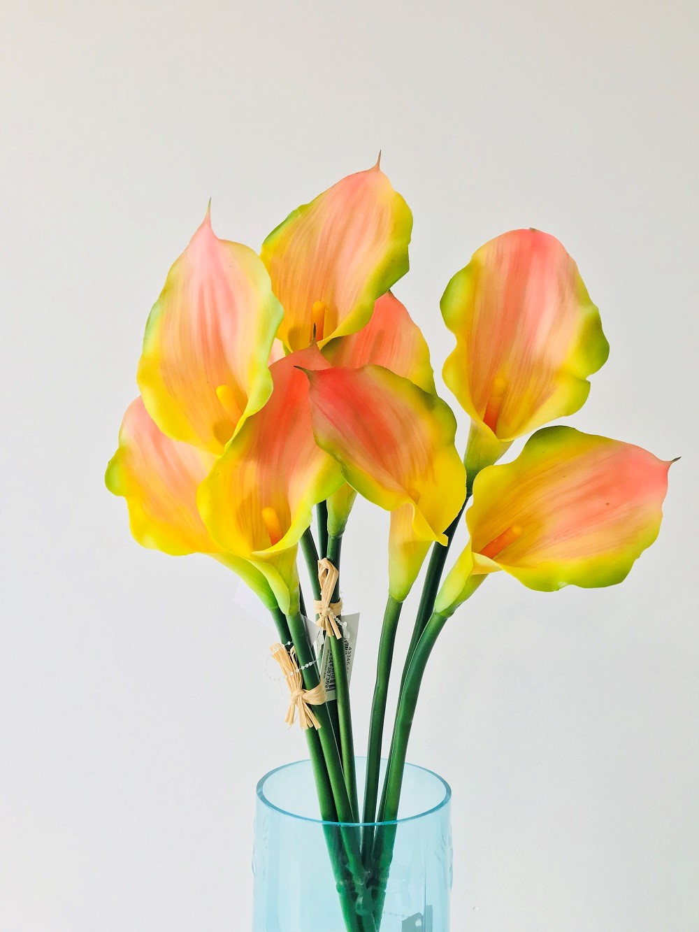 7 trucuri pentru aranjamente spectaculoase din flori artificiale