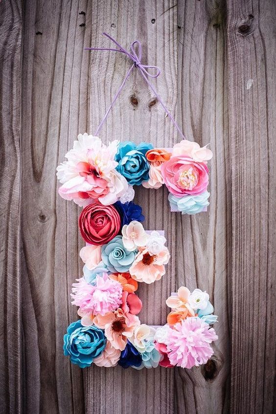 Un decor unic cu flori artificiale 