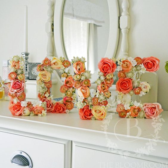 Un decor unic cu flori artificiale 