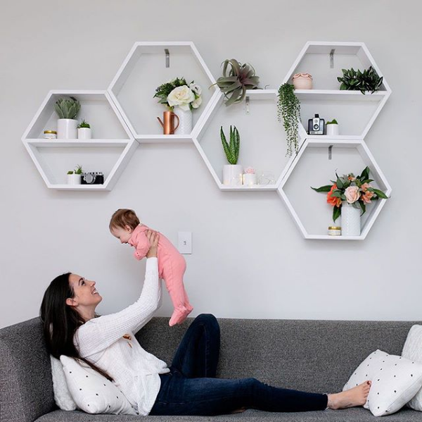 Transforma-ti apartamentul intr-o gradina colorata cu aceste flori de plastic