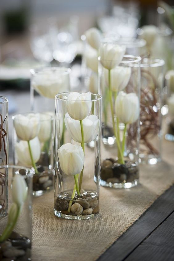Pregatiri pentru nunta - aranjament din flori artificiale