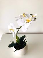 Orhidee artificiala alba in ghiveci ceramic - 25 cm