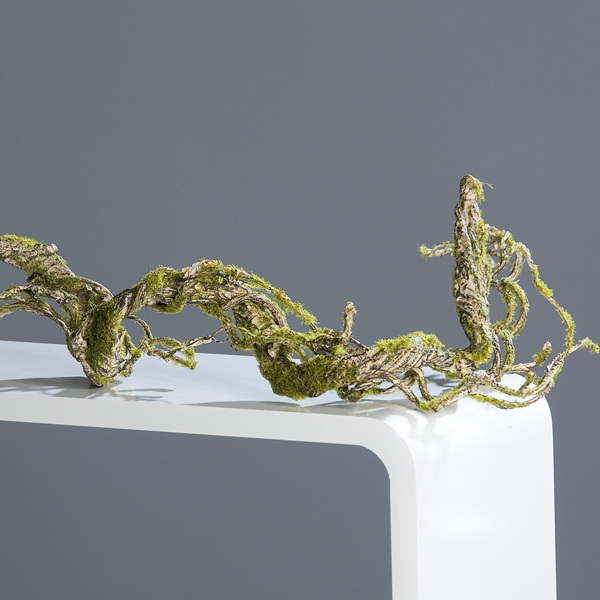 Ramura artificiala decorativa cu muschi artificiali - 134 cm